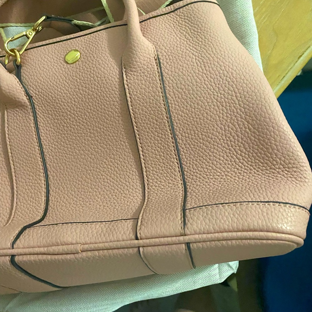 Pink purse comes with dust bag